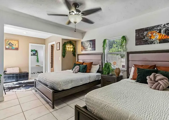 Beach House/King Bd/Hot Tub/Pool/Fire Pit/Gym/Golf